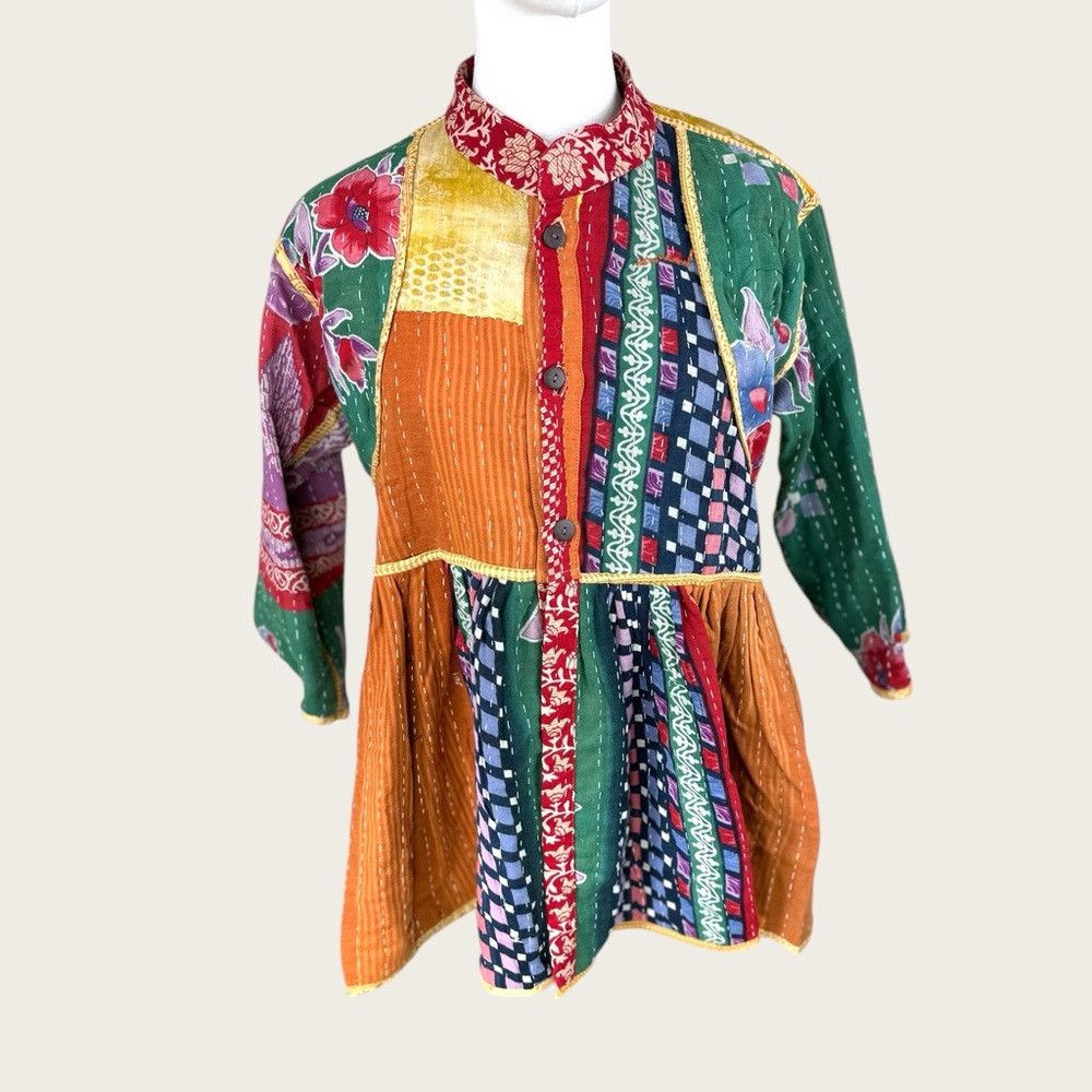 Kantha vintage quilted SZ sm/med Reversible cropped jacket wooden buttons HM